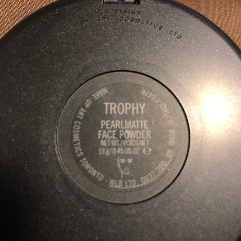 Mac Face Powder. Trophy. - Picture 3 of 3